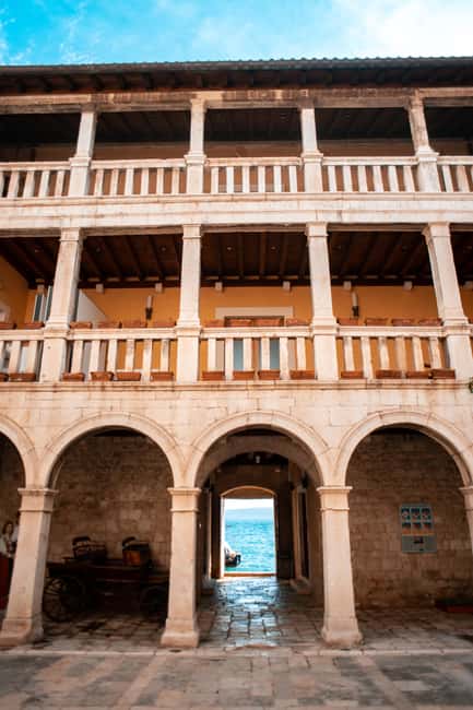 Split: Private tour to Salona, Vitturi castle and Trogir - Walking, weather, and practical comfort