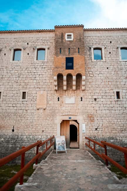 Split: Private tour to Salona, Vitturi castle and Trogir - FAQ
