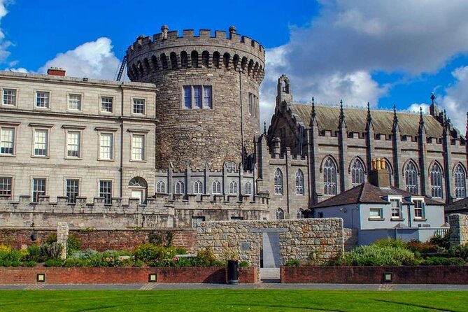 St Patrick's Cathedral, Book of Kells and Dublin Castle Tour - The walking pace and physical demands