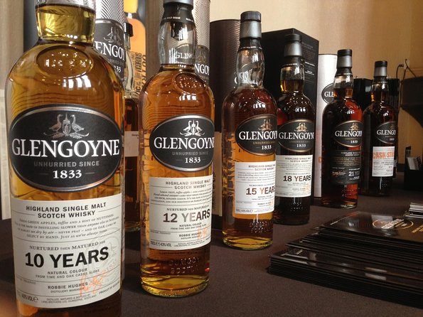Stirling Castle and Whisky Very Small Group Tour from Edinburgh - What the guide adds to the day