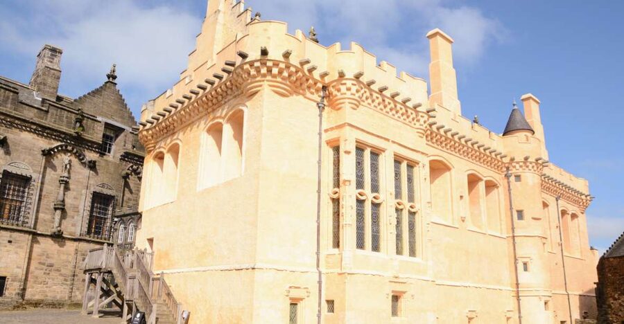 Stirling Castle: Skip-the-Line Guided Tour in Spanish - The Great Hall and royal ceremony