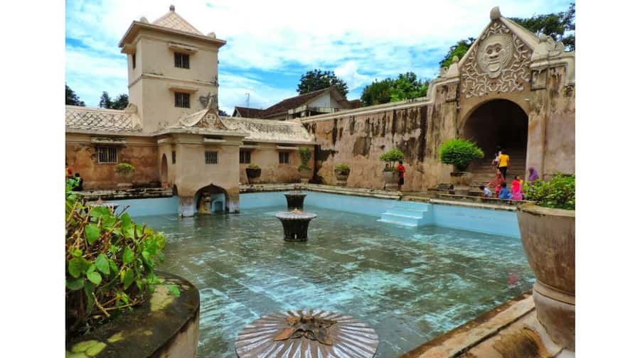 Sultan Palace, Water Castle & Prambanan Temple Guided Tour - Three major sights, one long Yogyakarta day