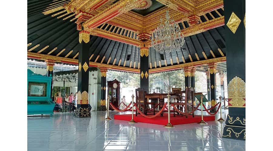 Sultan Palace, Water Castle & Prambanan Temple Guided Tour - Taman Sari and the old royal water gardens