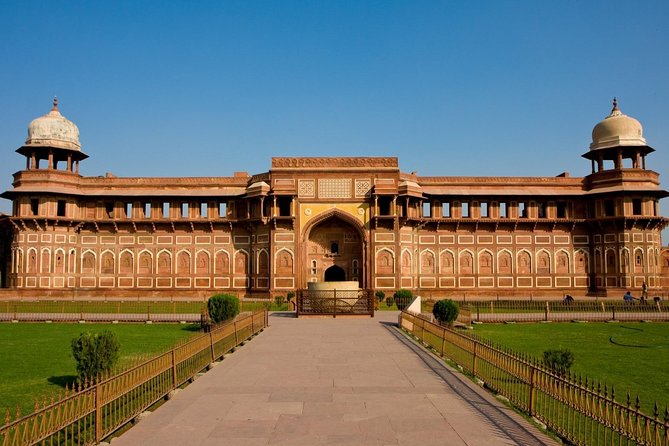 Taj Mahal Tour From Delhi to Agra Sightseeing by Private AC Car - What the guide adds to the day