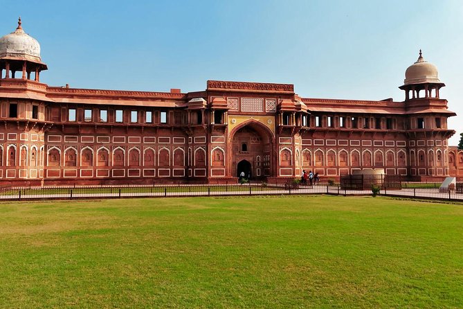 Taj with mausoleum and Agra fort visits : Choose Your Option - Why this Taj and Agra Fort pairing works
