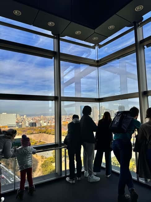 (Ticket Included) Explore Osaka Castle & Museum of History - Group size, languages, and guide style
