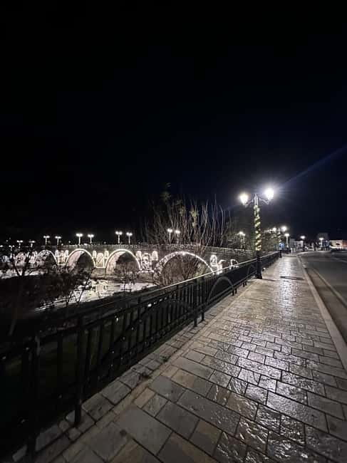 Tirana/Durres: Berat Castle & OldCity (By Day/Sunset Tour) - Lunch or dinner in the old city