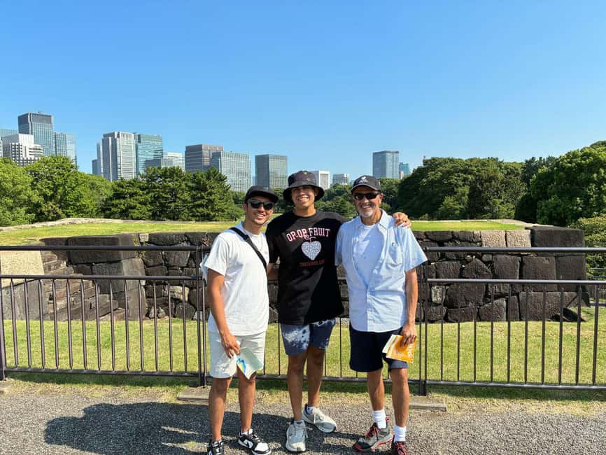 Tokyo: Edo Castle Ruins & Imperial Palace East Garden Tour - Gardens, trees, and Suwa no Chaya