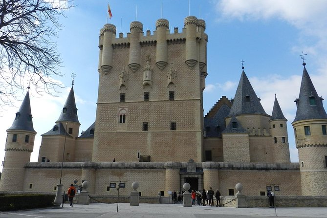 Toledo & Segovia Tour with Cathedral and Alcazar Tickets & Lunch - Segovia opens with the Roman aqueduct