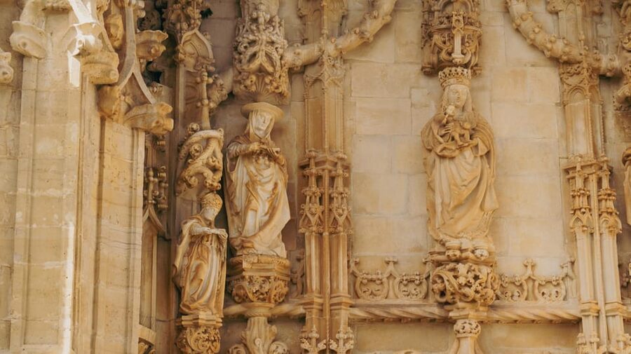 Tomar: Knight's Templar Castle and Convent of Christ Tour - Who will enjoy this tour most?