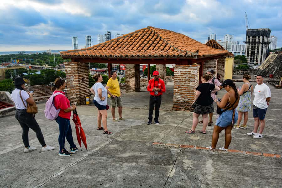 Tour Compartido al Castillo San Felipe de Barajas Cartagena - The walk across Pedro Heredia Bridge