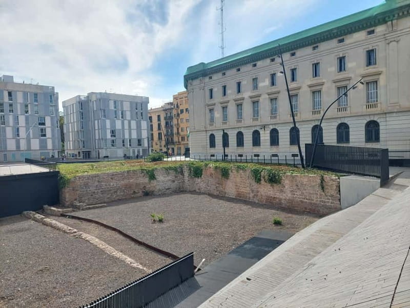 Tour of Barceloneta and the Citadel Park - França Station and the city’s working connections