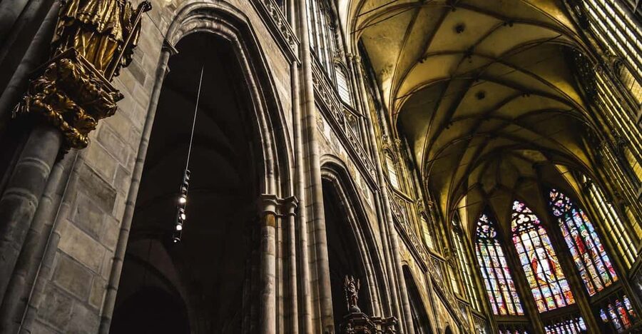 Tour of Prague Castle in italian language ticket included - The Old Royal Palace and the machinery of power