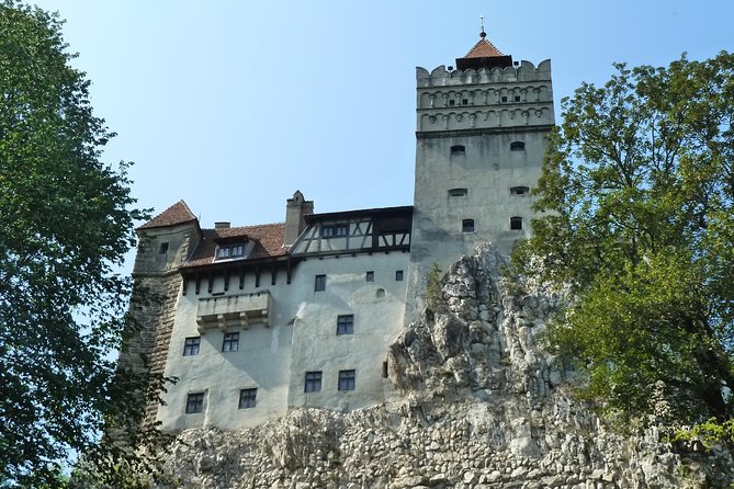 Tour of the 3 Castles: Bran, Rasnov and Peles in Spanish (native Spanish guide). - What the Spanish guiding adds