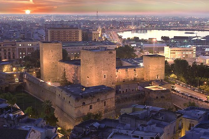 Tour of the fortifications of Bari: the defenses of the city and their history - Inside the Norman-Swabian Castle and its 130 Romanesque models