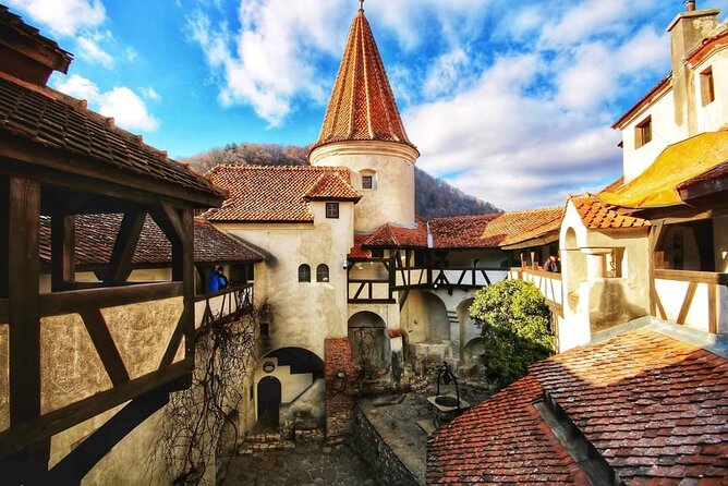 Transfer Bucharest -Brasov with Targoviste and Bran Castle visits - Why this route works as a Bucharest transfer