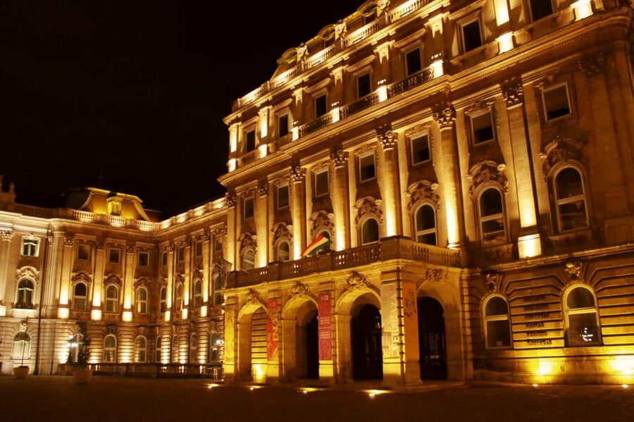 True Crime Walking Tour in the Buda Castle district - Prince Eugene’s statue adds a shorter stop