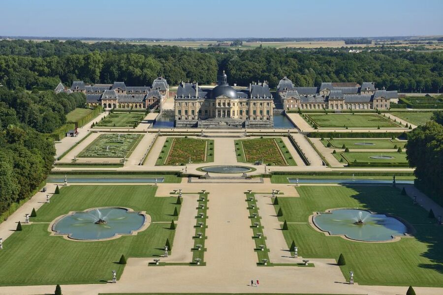 Vaux le Vicomte Chateau Entry Ticket and Chateaubus Transfer - The Chateaubus transfer to the estate