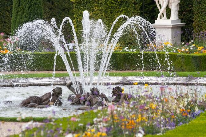 Versailles Château and Gardens Walking Tour - How much walking should you expect?