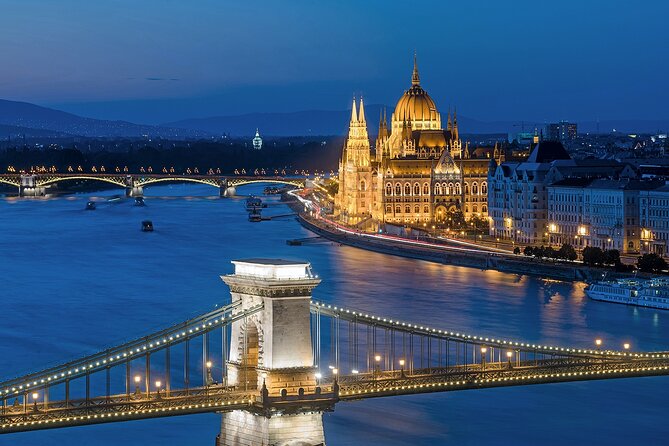 Walking tour in the Buda Castle incl. Fisherman's Bastion - Matthias Church and Saint Stephen’s statue