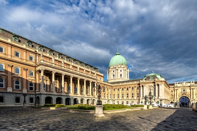 Walking tour in the Buda Castle incl. Fisherman's Bastion - Árpád Tóth Promenade and Uri Street