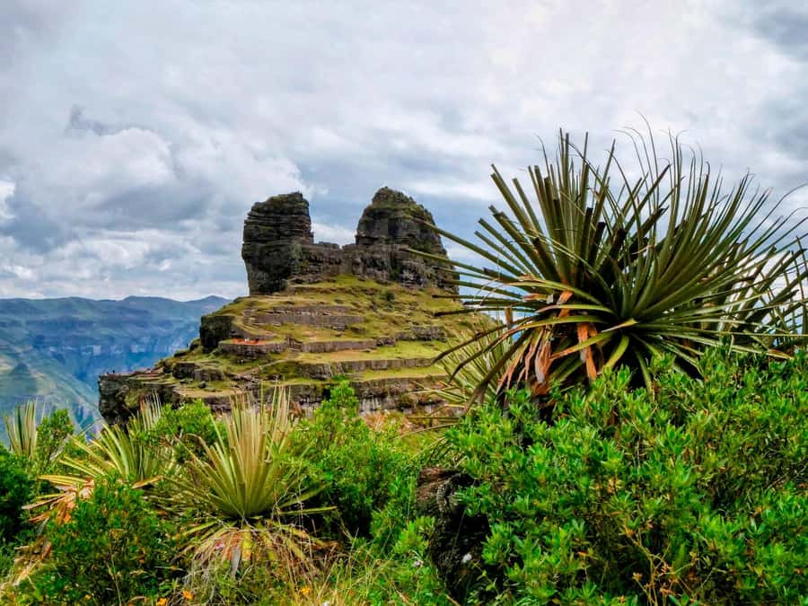"Waqra Pucara, The Majestic Fortress Revealing Secrets of the Andes". - Waqra Pukara: a fortress shaped like horns